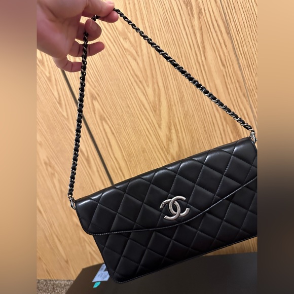 Chanel 2 way shoulder Bag authentic. - Picture 5 of 7
